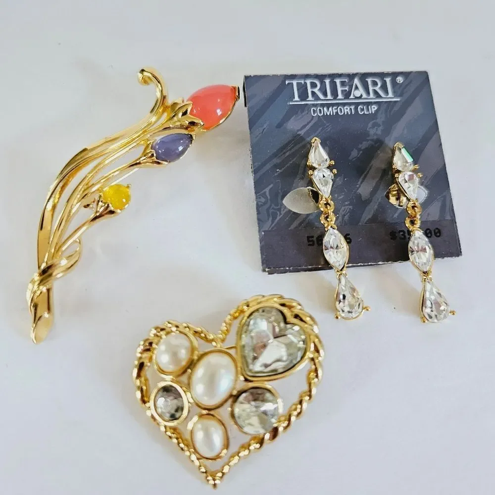 Lot 3 Trifari Signed Rhinestone Lucite Cabochon Floral Heart Earrings Brooches